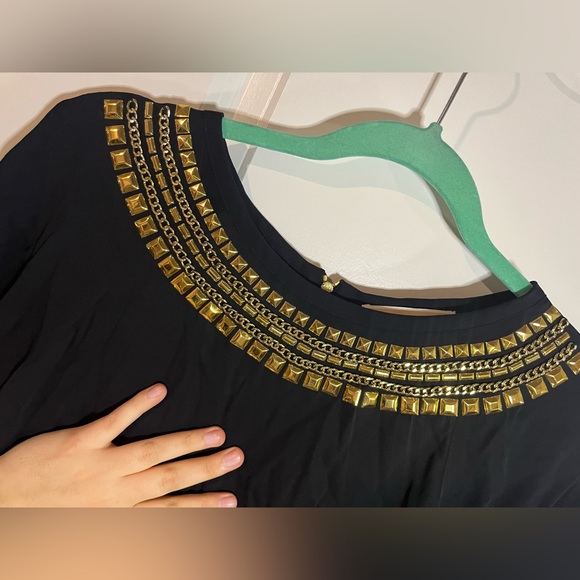 Michael KORS Metallic Gold Chain/Studded Neckline Black Blouse Size Medium - Picture 7 of 13